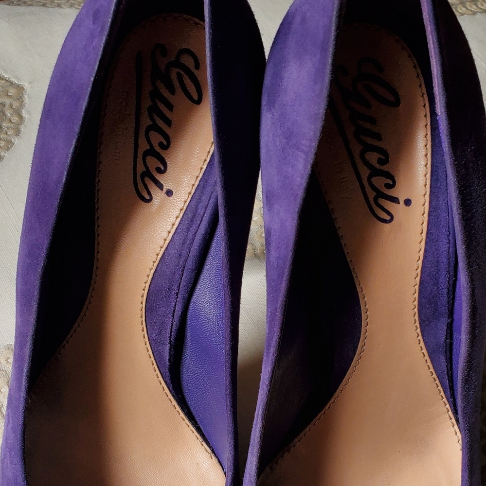 ~Gucci ~suede platform peep toe shoe